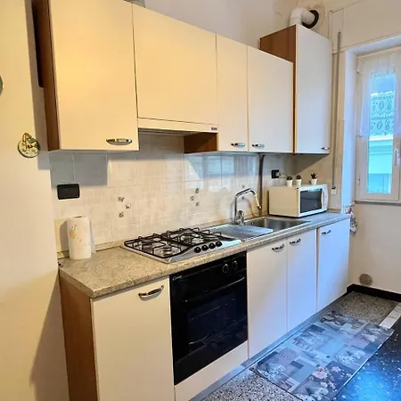 Apartamento Tra Mare E Caruggi Con Posto Auto Privato Noli